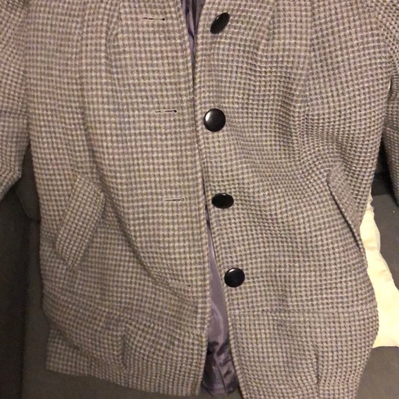 Nice coat - Picture 3 of 3